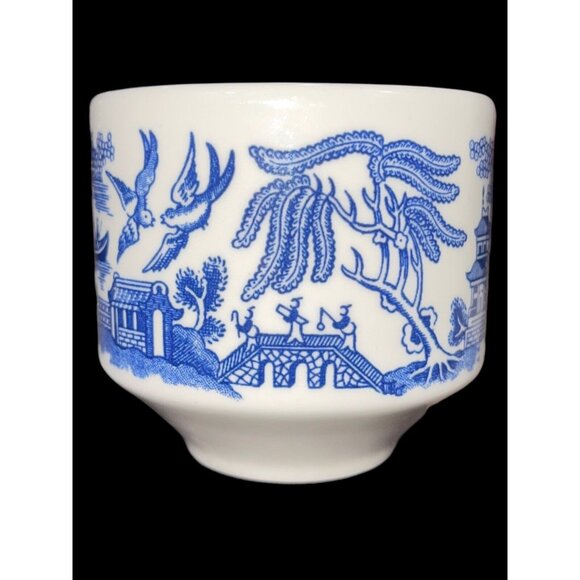 Vintage Blue Willow Churchill China Tea Cups & Saucers England Embossed Set of 4 - Picture 6 of 12